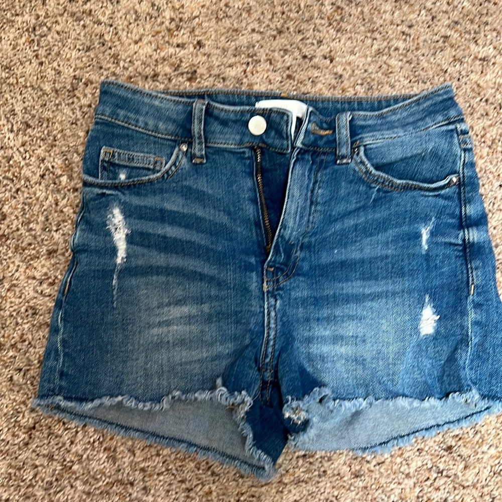 Ready for summer! Women’s  Size 2 distressed cut off jeans shorts from H&M.